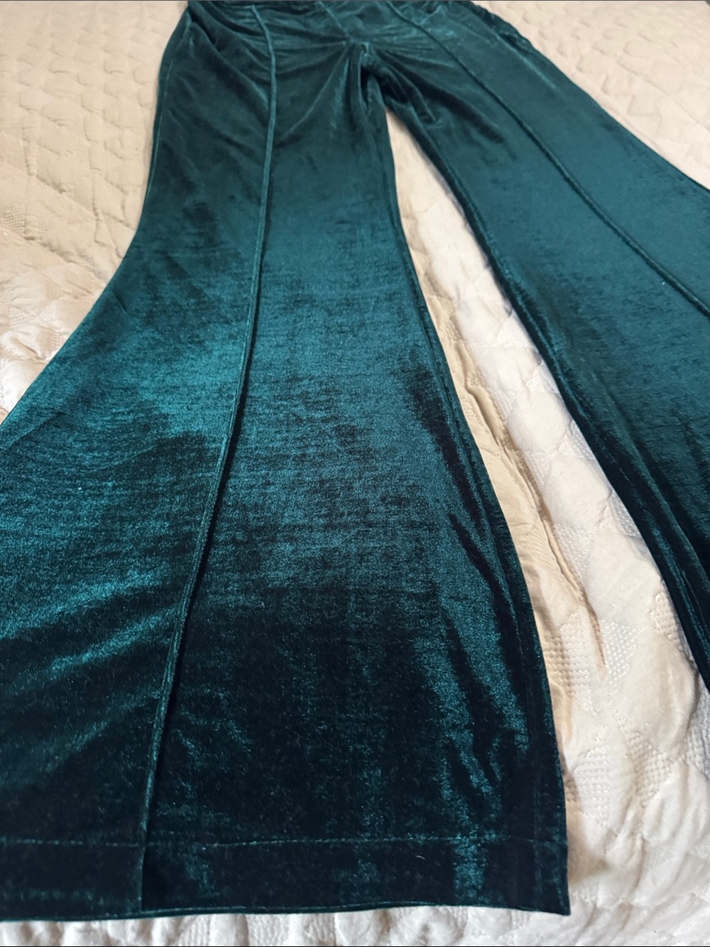 Lulu's Emerald Green Velvet Flared Pants Size Large NWT - Picture 2 of 9